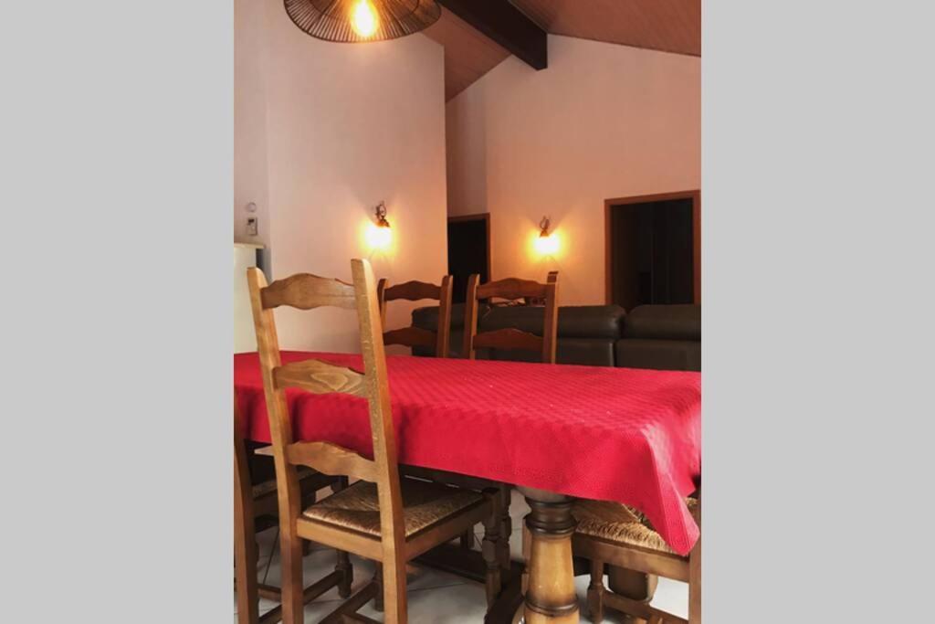 Maison Entiere Au Pied Du Plateau Du Retord 2 Sdb - Vouvray Ferienhaus Ochiaz
