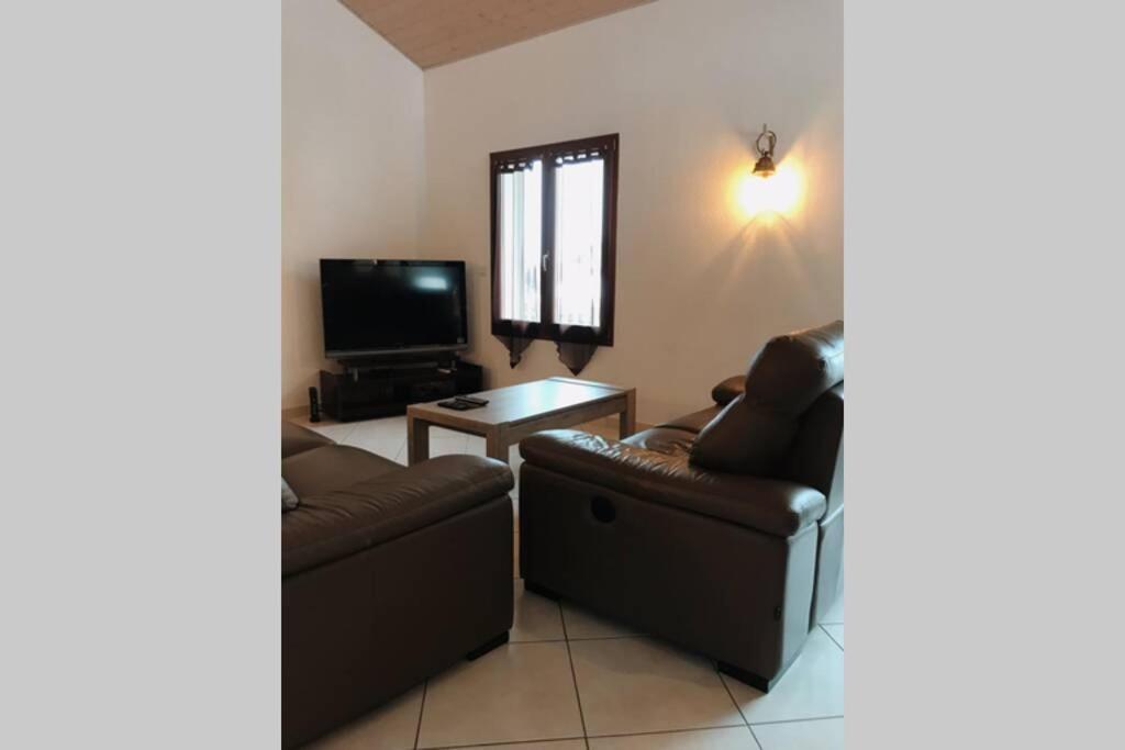 Maison Entiere Au Pied Du Plateau Du Retord 2 Sdb - Vouvray Holiday home *